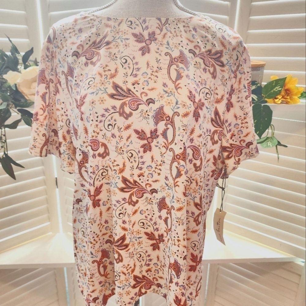 NINE BRITTON NWT FLORAL BLOUSE WITH SPLIT BACK SIZE XL